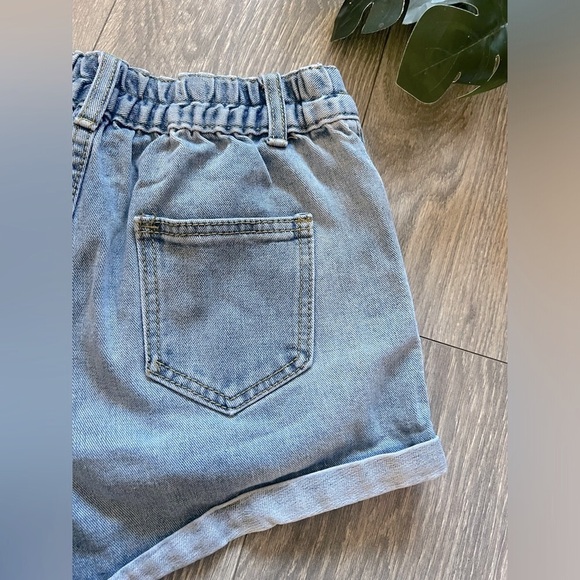 Solar system patch high waisted elastic band cuffed shorts. - Picture 4 of 6